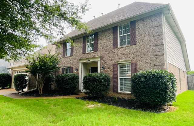 Desirable Lakeland home offering over 2800 sq ft of living. LAKE ACCESS!! Located in the Windward Slopes subdivision. Fully fenced in back yard. Pets welcome, fees apply. Gallery 1
