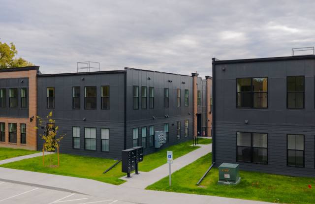 Forest Ave - Luxury Off-Campus Housing! photos photos