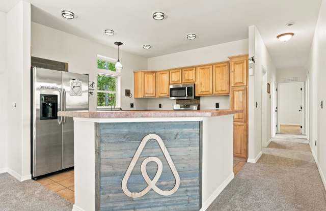 237 Tschaikovsky DriveUpper Unit Gallery 4