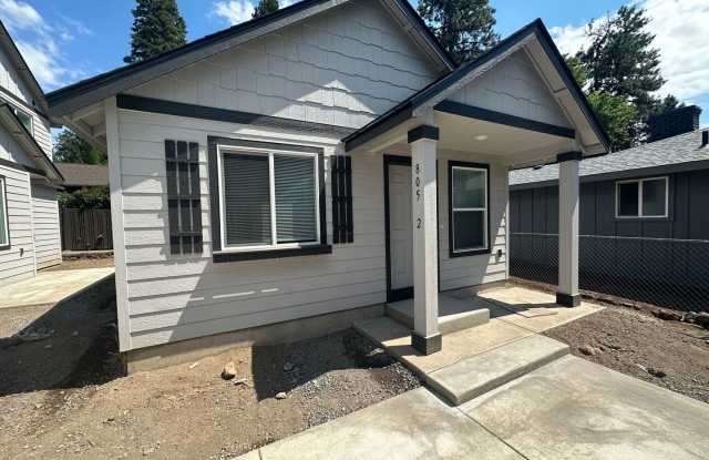 MIDTOWN Newer 2 Bdrm Cottage, 1 bath, Air Conditioning, Laundry Room, Large Patio, Off Street Parking photos photos