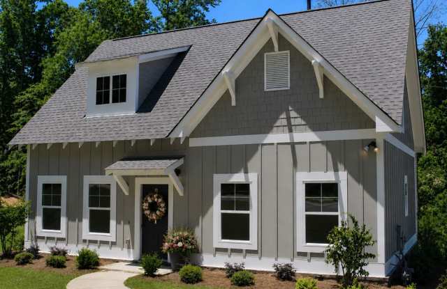 3 Bedroom Home with Fenced in Backyard! photos photos
