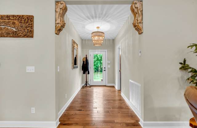 Beautiful 4-bedroom, 2.5-bath riverfront home Gallery 4