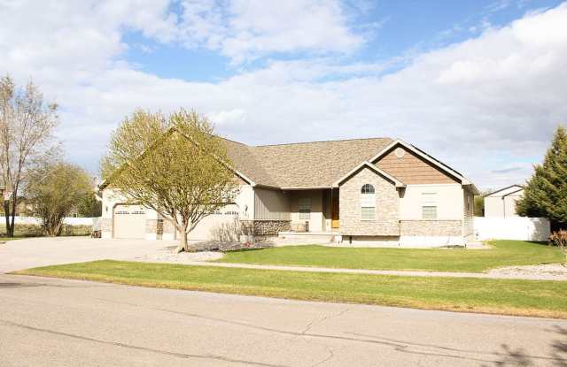 Beautiful Custom Home For Rent In Rexburg! photos photos