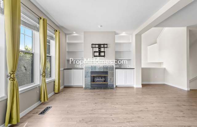 Spacious Townhome in SW Gresham - Where Urban Meets Rural! - 2397 Southwest Border Way, Gresham, OR 97080