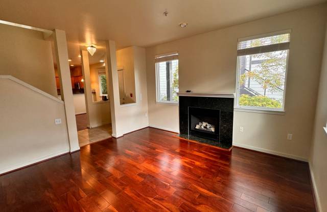 Stunning 3 Bedroom Townhome in Issaquah Gallery 3