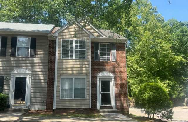 Stylish End Unit 3br 2.5ba TH in Cary! Available Now! photos photos