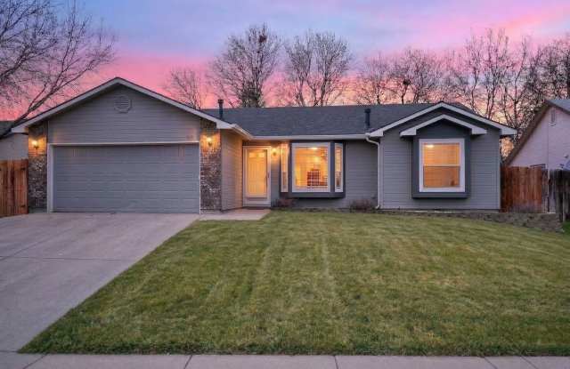 GREAT LOCATION - 3bd/2ba Home w/Room to Park Your Toys! photos photos