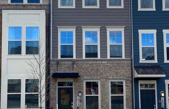 1213 ROCKWELL Avenue Gallery 1