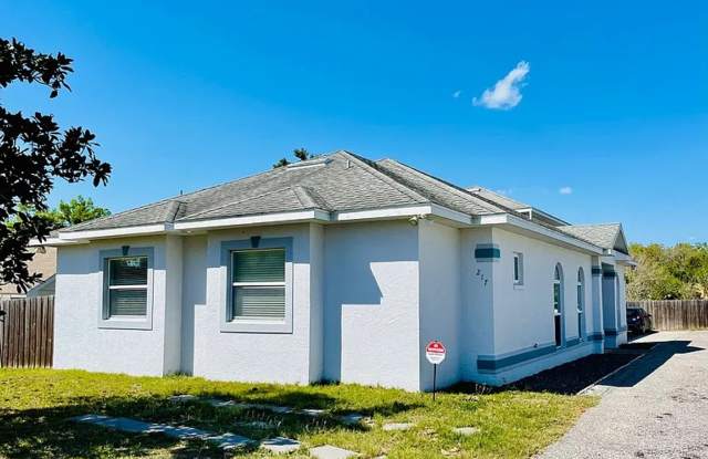 217 E 19th Ave mount dora - 217 East 19th Avenue, Mount Dora, FL 32757