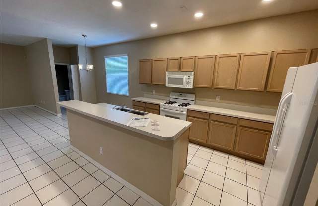 4641 RIVERTON DRIVE Gallery 3