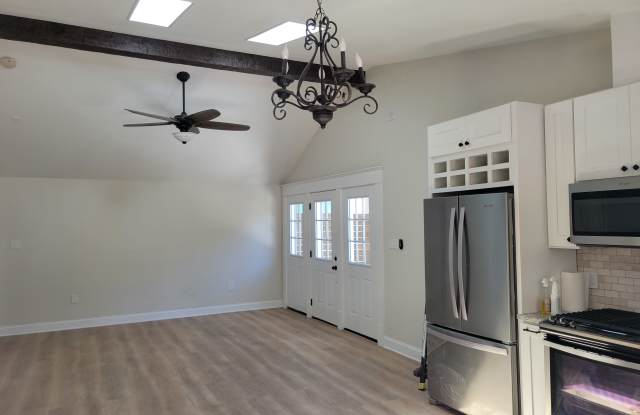 5812 Prospect Avenue Gallery 2