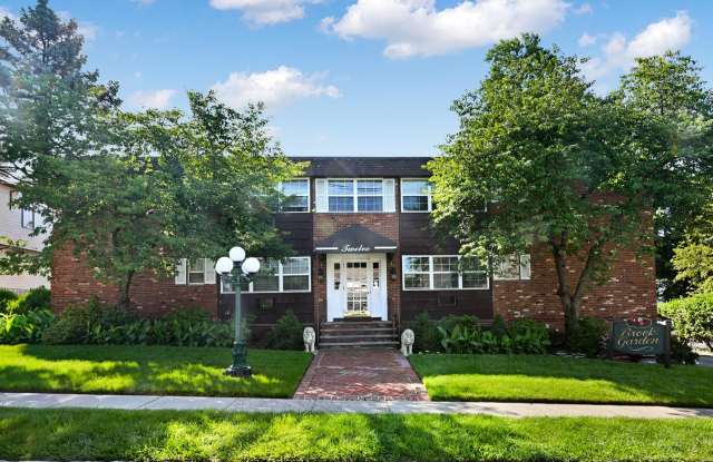 12 Brookside Avenue Gallery 1