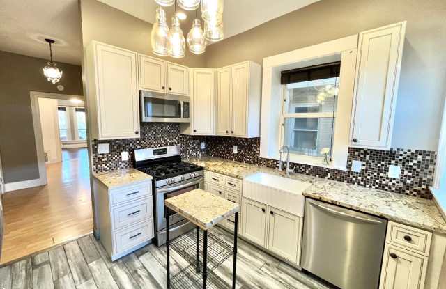 ***$500 Move in Special*** Charming 2 bed 1 bath W/D in unit, free parking, renovated kitchen, fenced backyard, in a walkable area! photos photos