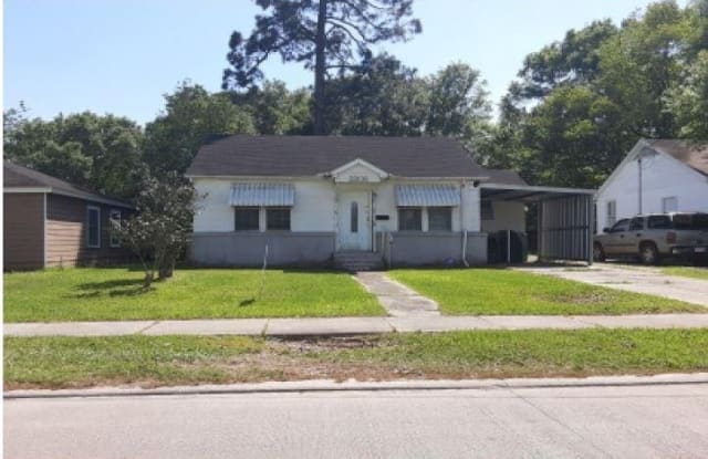 2306 12th St - 2306 12th Street, Lake Charles, LA 70601