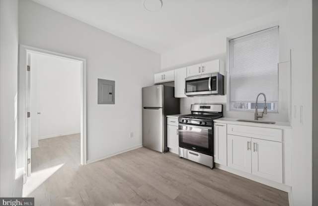 1418 W ERIE Avenue photos photos
