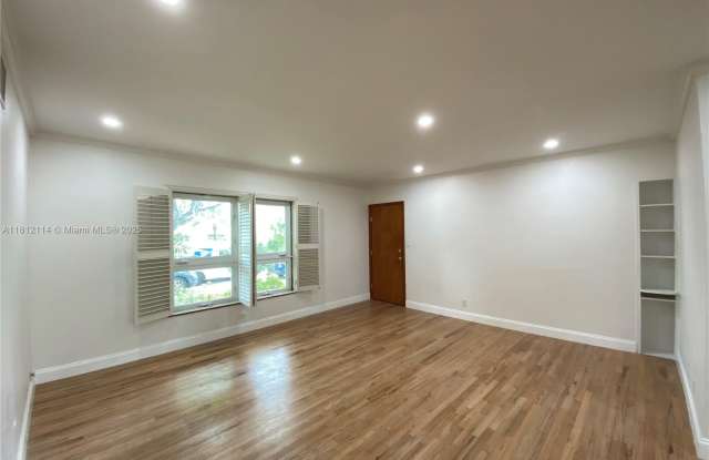 7620 SW 56th Ave photos photos