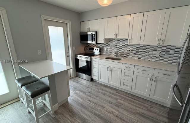 2115 NE 42nd Ct photos photos