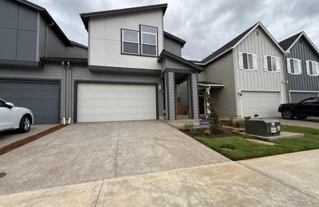 Charming 3 Bed 2.5 Bath Tualatin Home with Fenced Yard & 2-Car Garage! photos photos