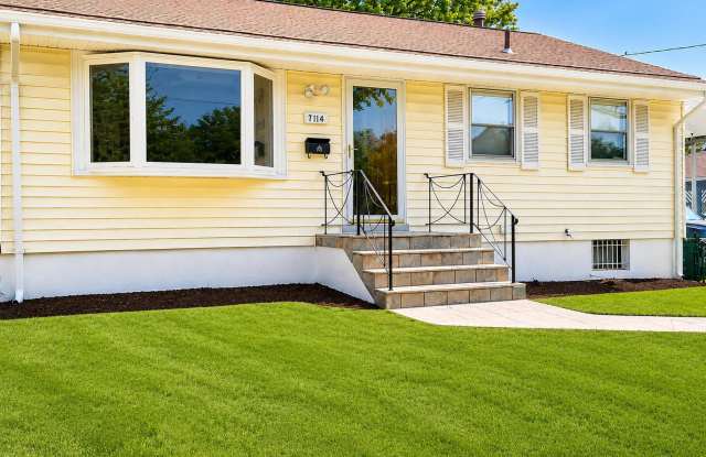 7114 E CEDAR Gallery 1
