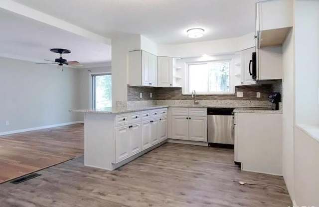 1411 Oldfarm Drive Gallery 3