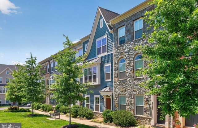5128 RIDGEVIEW RETREAT Drive Gallery 2