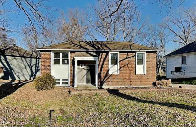 2713 NW Pembroke Pl - 2713 Northwest Pembroke Place, Blue Springs, MO 64015
