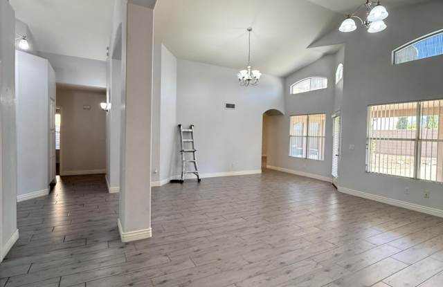 1265 E SPUR Avenue Gallery 3