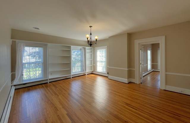 609 W Water St photos photos