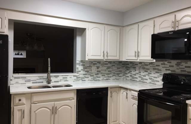 2125 Fairways Ct NW - 2125 Fairways Court Gallery 3
