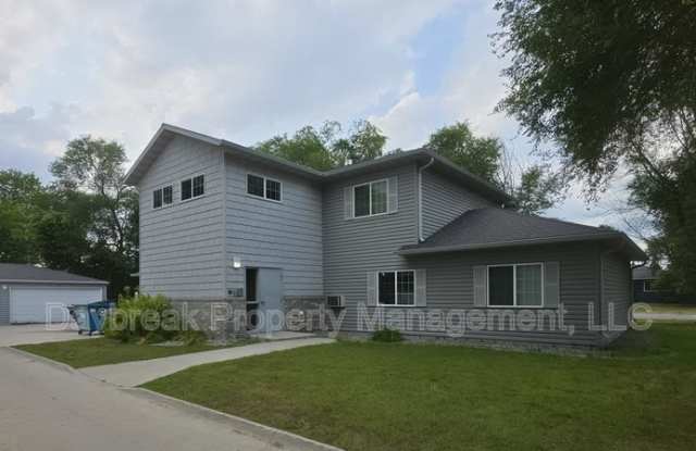 303 16th Street South - 2 Gallery 1