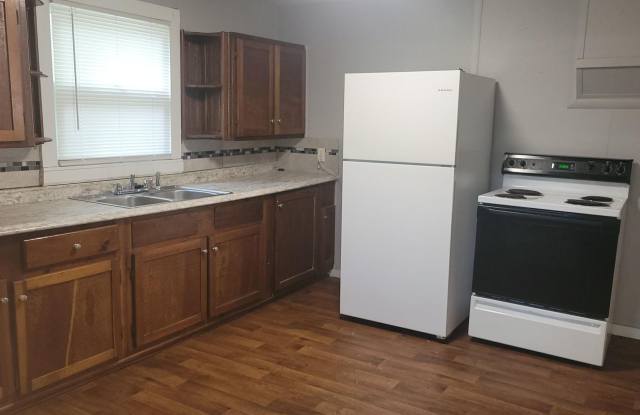 PRE-LEASING!! Two Bedroom/ One Bathroom House Gallery 4
