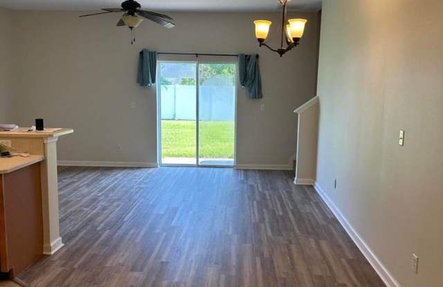 Three bedroom townhome in Lake Washington Villas Gallery 3