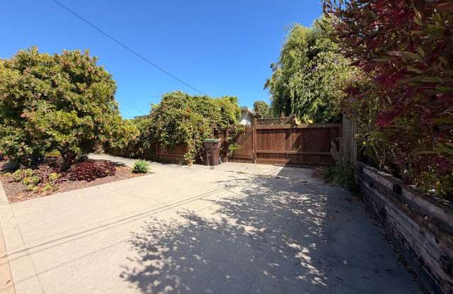 Charming 2BR/1BA Home on Santa Cruz's Lower Westside Gallery 4