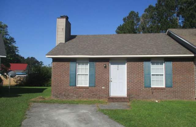 Cute 2 bedroom 2 bath home located close to Camp Lejeune Main Gate. - 118 Live Oak Court, Piney Green, NC 28544
