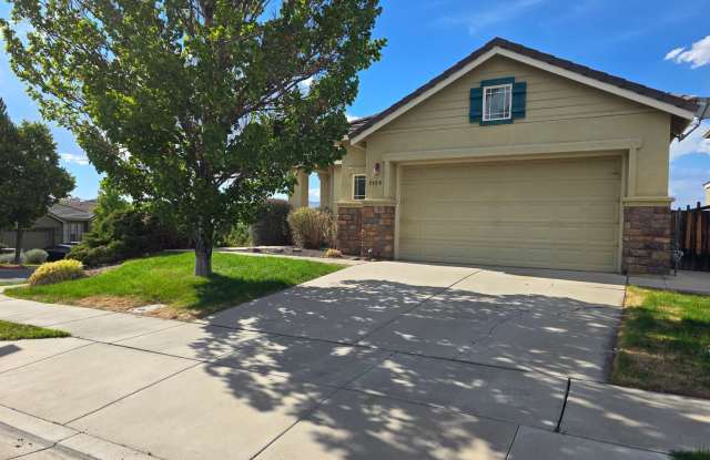 Beautiful single story home with over 1600 sq ft of living space. 3 bedroom, 2 bath, 2 car garage - 2800 Grosmont Drive, Sparks, NV 89436