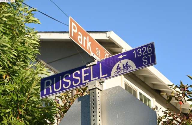 1316 Russell Street Gallery 2