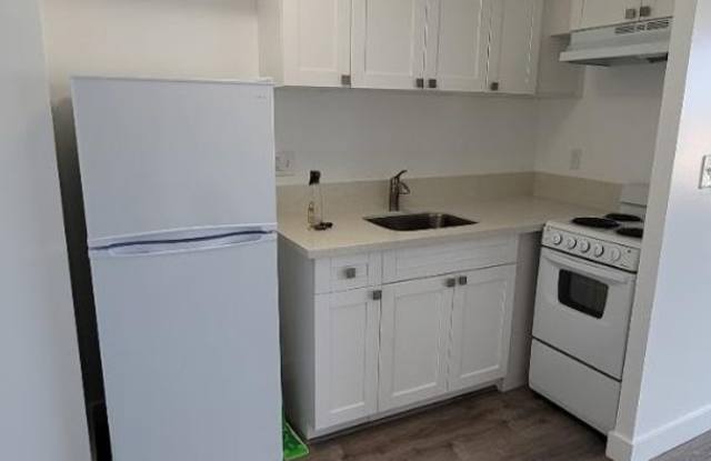 Upgraded Top Floor Studio Unit at the Five Regents Salt Lake - 2 Parking Stalls! Gallery 3
