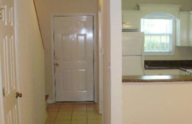 Nice Townhouse in a great location... Gallery 3