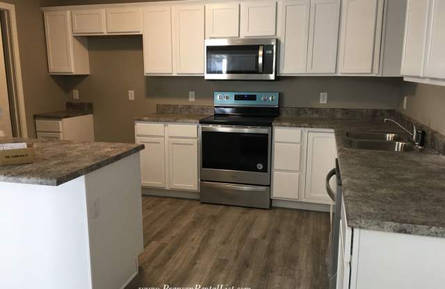 3BR with 1 Car Garage - DUPLEX Gallery 3