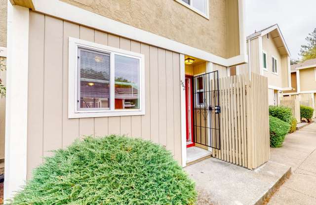 Charming 2 bedroom 1.5 Condo in  Deer Meadow!  Community includes pool and basket ball court, Water and Garbage included! Gallery 3