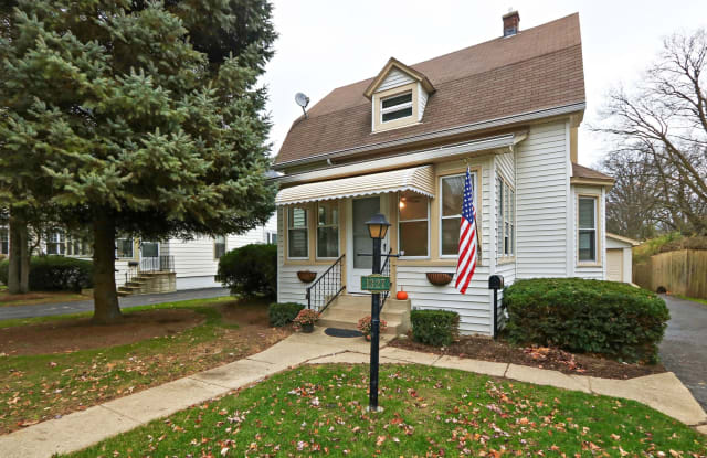 1327 Edgewood Road - 1327 Edgewood Road, Lake Forest, IL 60045