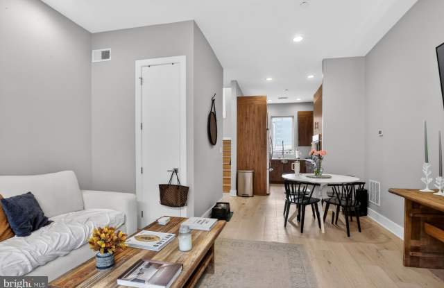 151 N 2ND Street unit: 5 photos photos