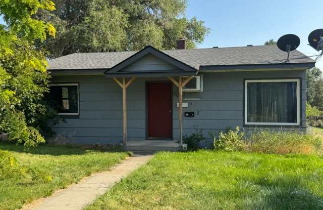 Cozy 2-Bedroom Pet-Friendly Home for Lease Gallery 1