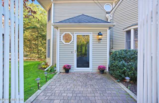 44 Hendrie Avenue - 44 Hendrie Avenue, Riverside, CT 06878