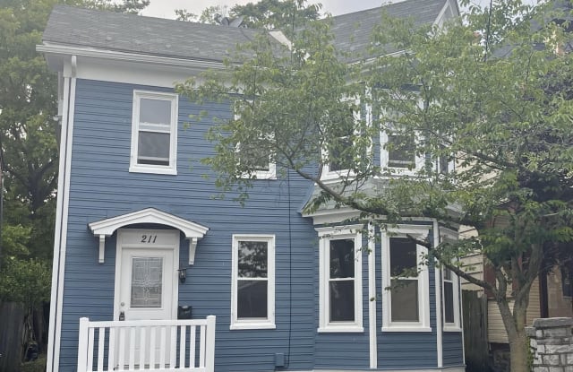 211 S MAPLE AVENUE - 211 South Maple Avenue, Martinsburg, WV 25401