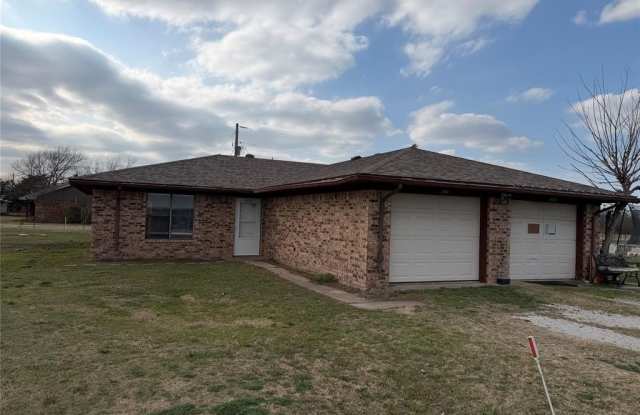 1605 Oak Circle photos photos