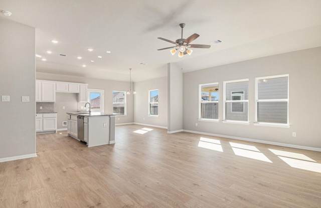 NEVER LIVED IN Spacious 4 Bedroom / 1 Story In Willis Gallery 3
