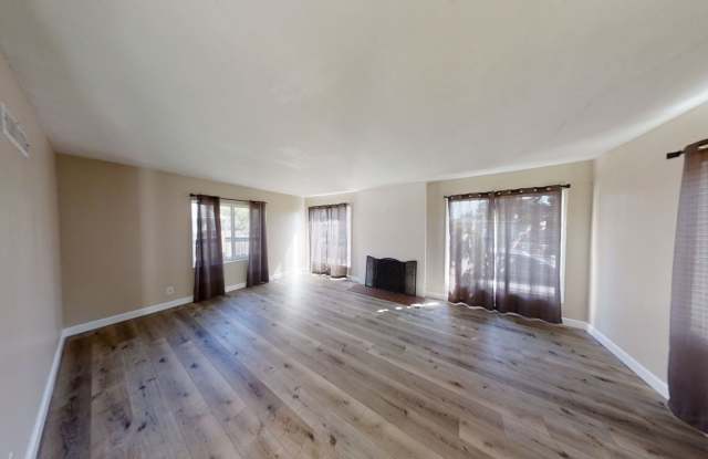Large, Private 4BD/2BA on Rockford!! photos photos Large, Private 4BD/2BA on Rockford!! photos photos