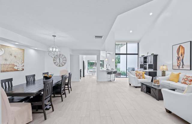2442 Windsor Way Court Gallery 2