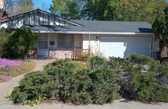 Los Gatos - Inviting Los Gatos Home with Classic Charm & Entertainer’s Backyard photos photos